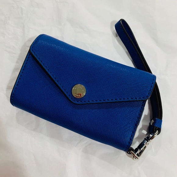 Michael Kors Handbags - Michael Kors Wallet with Iphone Holder